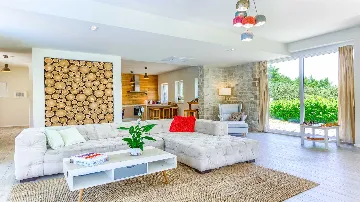 8-Bedroom Villa in Pitve for Up to 20 Guests