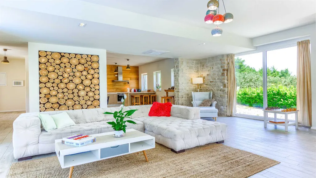 8-Bedroom Villa in Pitve for Up to 20 Guests