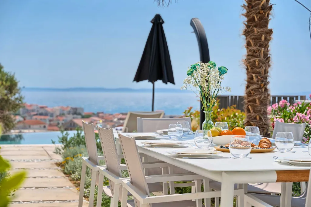 Podstrana Villa with Private Pool for 10 Guests