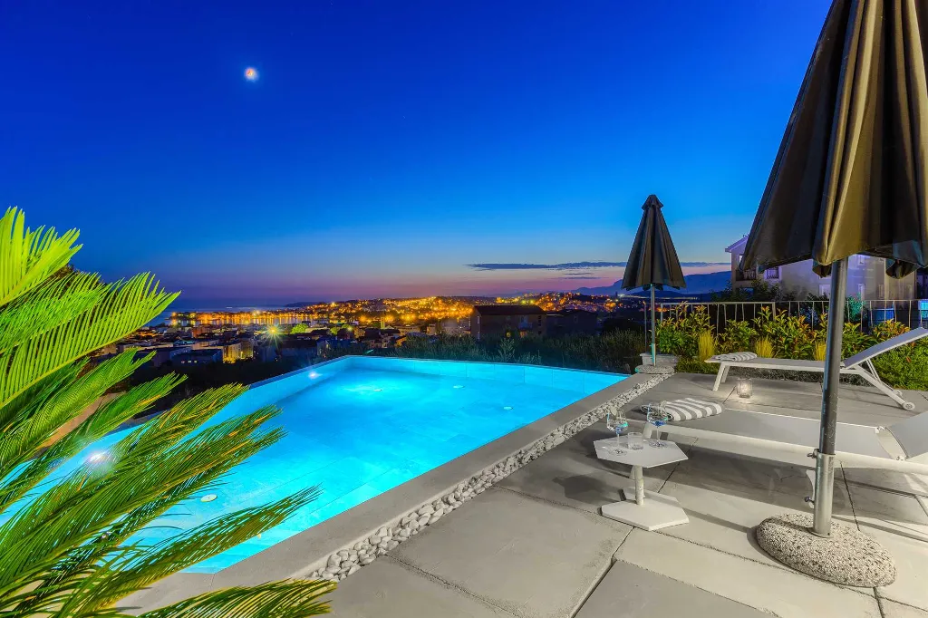 Podstrana Villa with Private Pool for 10 Guests