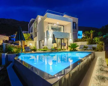 Podstrana Villa with Private Pool for 10 Guests