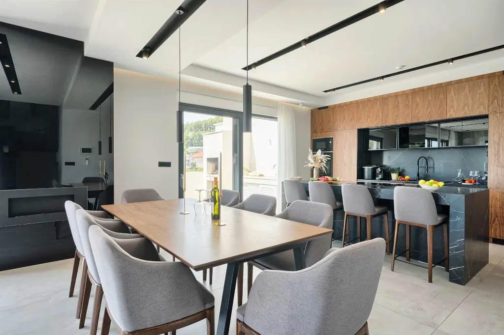 Podstrana Villa with Private Pool for 10 Guests