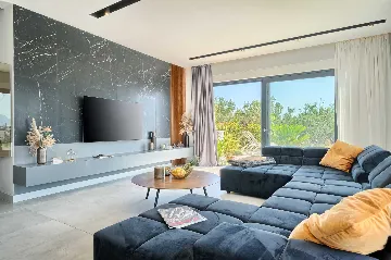 Podstrana Villa with Private Pool for 10 Guests