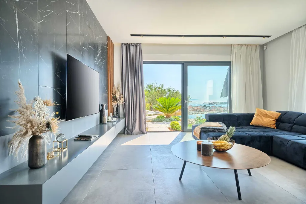 Podstrana Villa with Private Pool for 10 Guests
