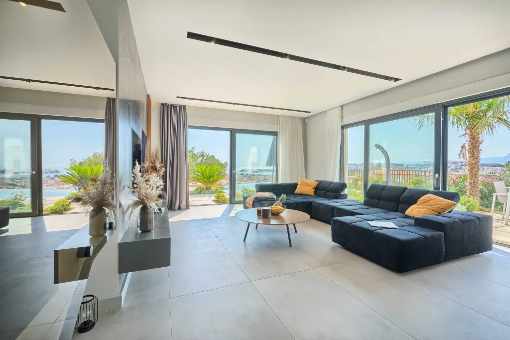 Podstrana Villa with Private Pool for 10 Guests