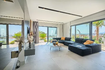 Podstrana Villa with Private Pool for 10 Guests