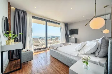 Podstrana Villa with Private Pool for 10 Guests