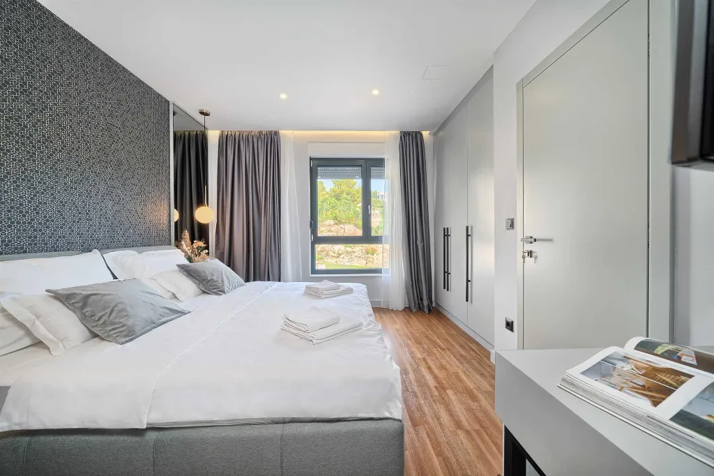 Podstrana Villa with Private Pool for 10 Guests