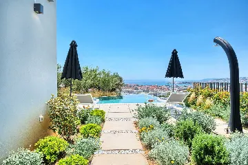 Podstrana Villa with Private Pool for 10 Guests