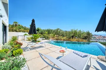 Podstrana Villa with Private Pool for 10 Guests