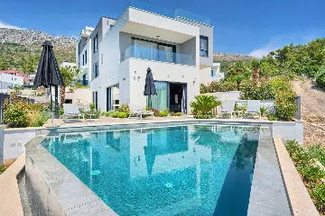 Podstrana Villa with Private Pool for 10 Guests