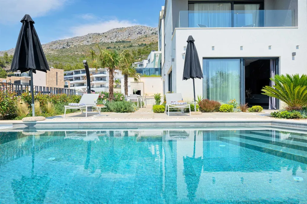 Podstrana Villa with Private Pool for 10 Guests