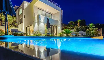 Podstrana Villa with Private Pool for 10 Guests