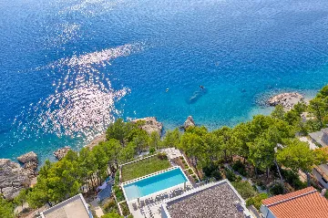 9-Bedroom Villa in Brela for 18 Guests