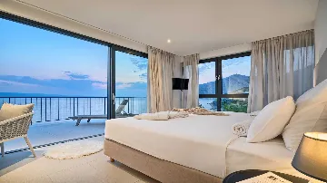 9-Bedroom Villa in Brela for 18 Guests