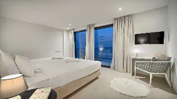 9-Bedroom Villa in Brela for 18 Guests