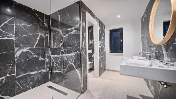 9-Bedroom Villa in Brela for 18 Guests