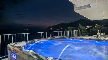 9-Bedroom Villa in Brela for 18 Guests