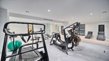 9-Bedroom Villa in Brela for 18 Guests