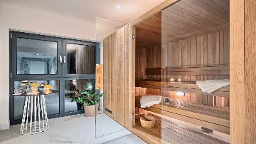 9-Bedroom Villa in Brela for 18 Guests