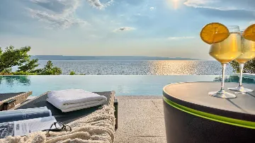 9-Bedroom Villa in Brela for 18 Guests