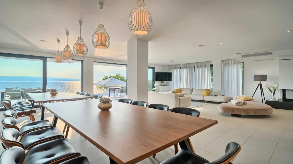 9-Bedroom Villa in Brela for 18 Guests