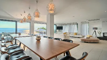 9-Bedroom Villa in Brela for 18 Guests