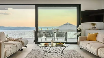 9-Bedroom Villa in Brela for 18 Guests