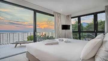 9-Bedroom Villa in Brela for 18 Guests