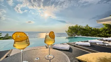 9-Bedroom Villa in Brela for 18 Guests