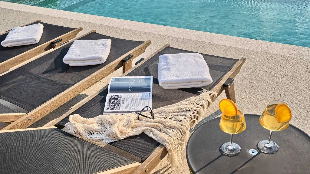 9-Bedroom Villa in Brela for 18 Guests