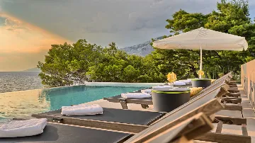 9-Bedroom Villa in Brela for 18 Guests