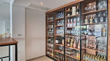 9-Bedroom Villa in Brela for 18 Guests