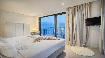 9-Bedroom Villa in Brela for 18 Guests