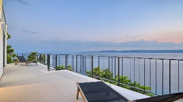 9-Bedroom Villa in Brela for 18 Guests