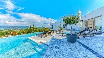 Villa in Zmijavci with Heated Pool for Up to 12