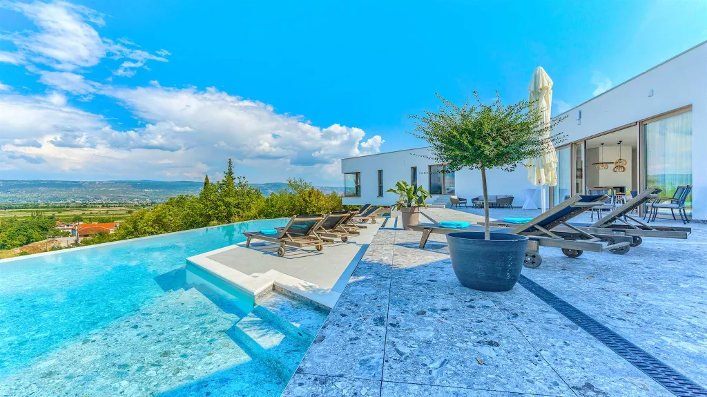 Villa in Zmijavci with Heated Pool for Up to 12