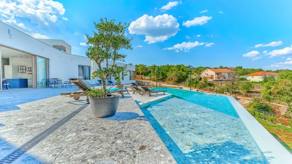 Villa in Zmijavci with Heated Pool for Up to 12