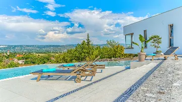 Villa in Zmijavci with Heated Pool for Up to 12