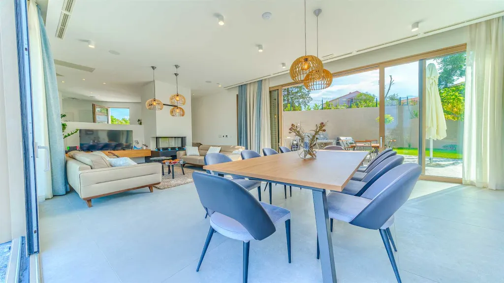 Villa in Zmijavci with Heated Pool for Up to 12