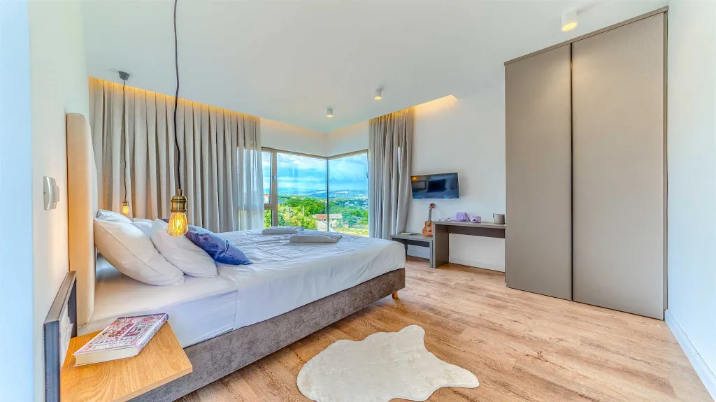 Villa in Zmijavci with Heated Pool for Up to 12
