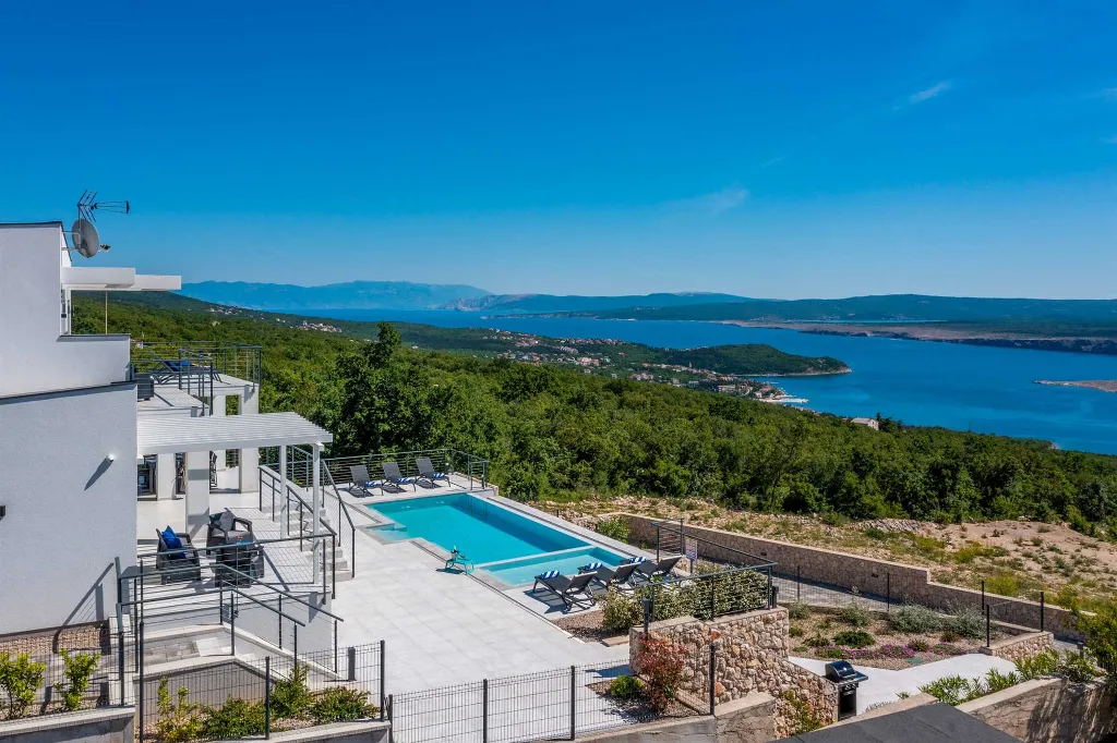 Villa in Smrika with Pool, Sauna & Sea Views