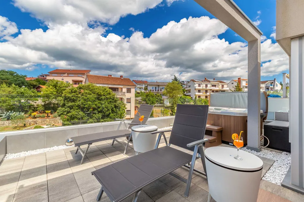 Modern 3-Bedroom Villa with Heated Pool in Malinska