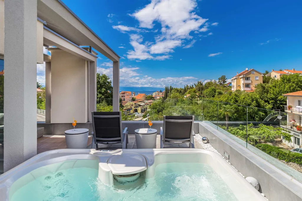 Modern 3-Bedroom Villa with Heated Pool in Malinska