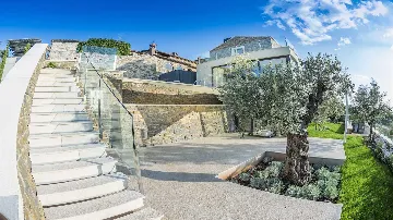 Modern Countryside Villa in Buje with Jacuzzi & Sauna