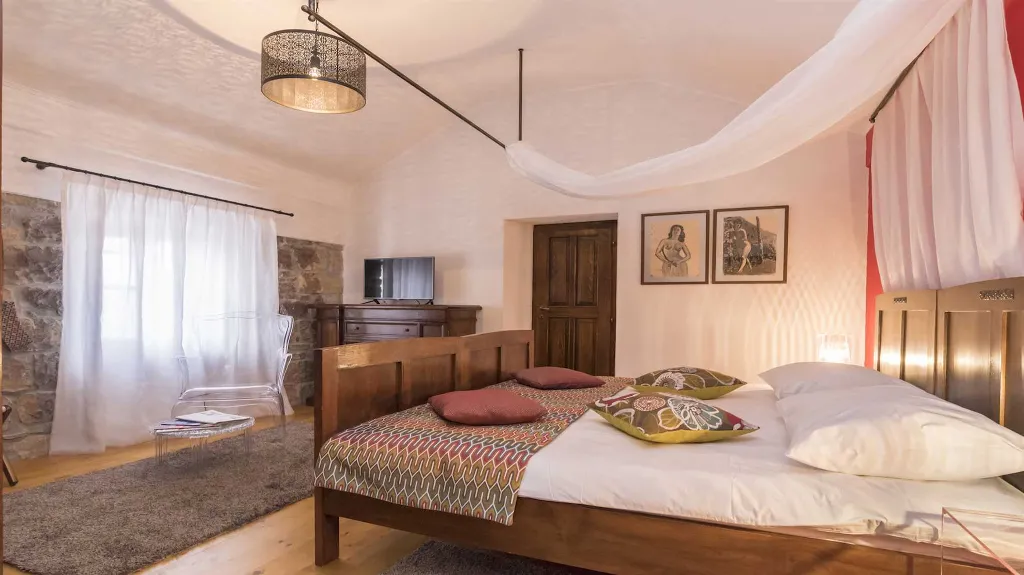 Modern Countryside Villa in Buje with Jacuzzi & Sauna