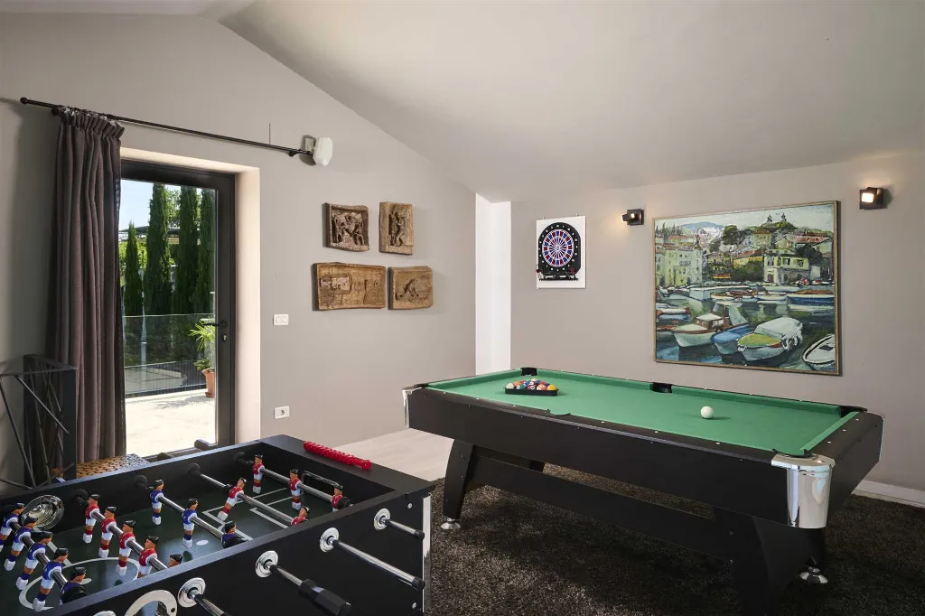 Modern Countryside Villa in Buje with Jacuzzi & Sauna