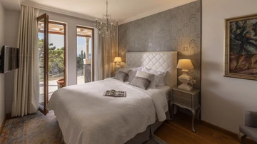 Orašac 7-Bedroom Villa with Heated Pool & Sea Views