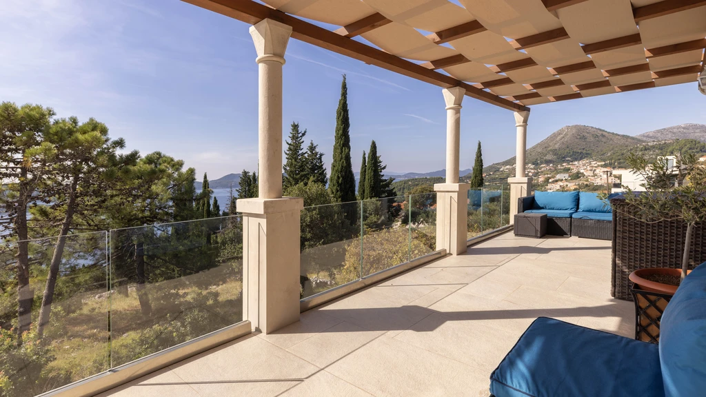 Orašac 7-Bedroom Villa with Heated Pool & Sea Views