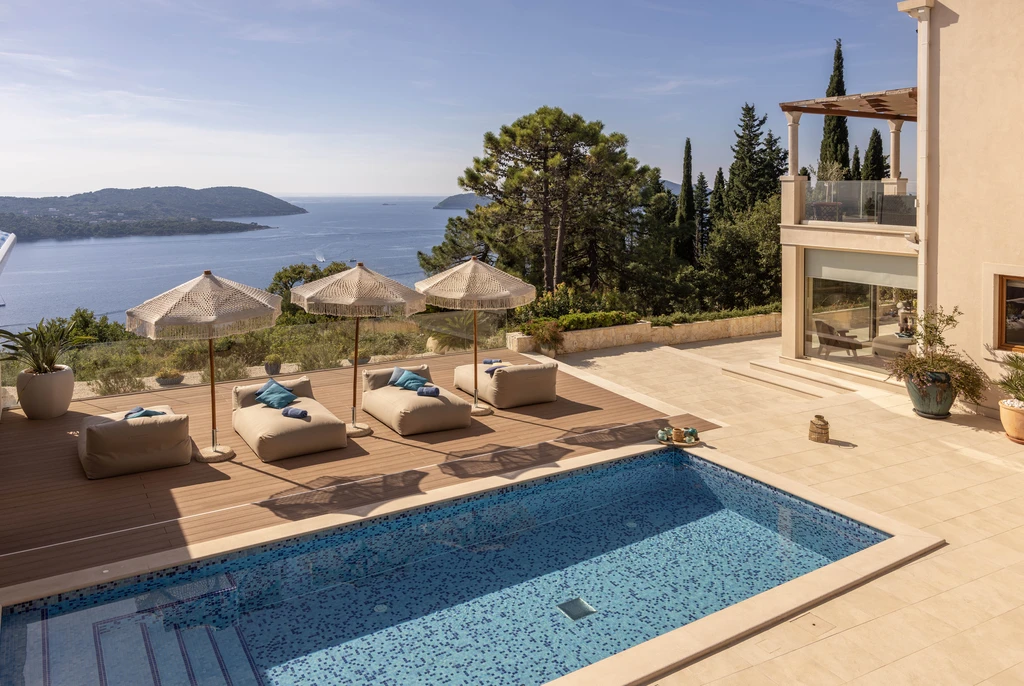 Orašac 7-Bedroom Villa with Heated Pool & Sea Views